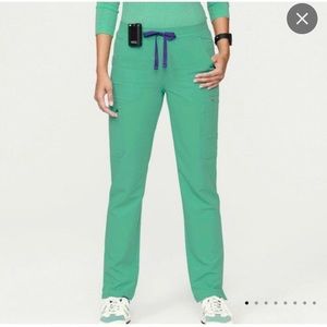 Yola Skinny surgical green